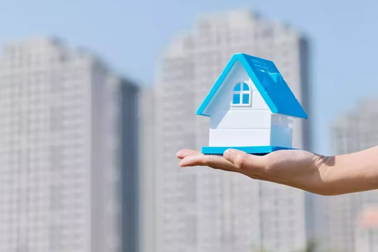 ₹80 Lakh for a “Kabutar Khana”? The Real mathematics behind noida’s viral flat story!
